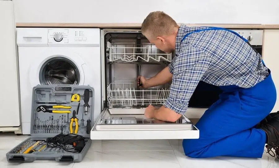 Taraklı Hotpoint servisi teknisyen ekibi beyaz eşya tamiri yaparken